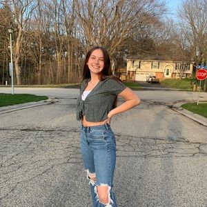 Meet your Posher, Olivia